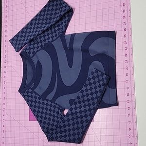 Women's Blue Small Crop Athletic Top Long Sleeve Square Geometric